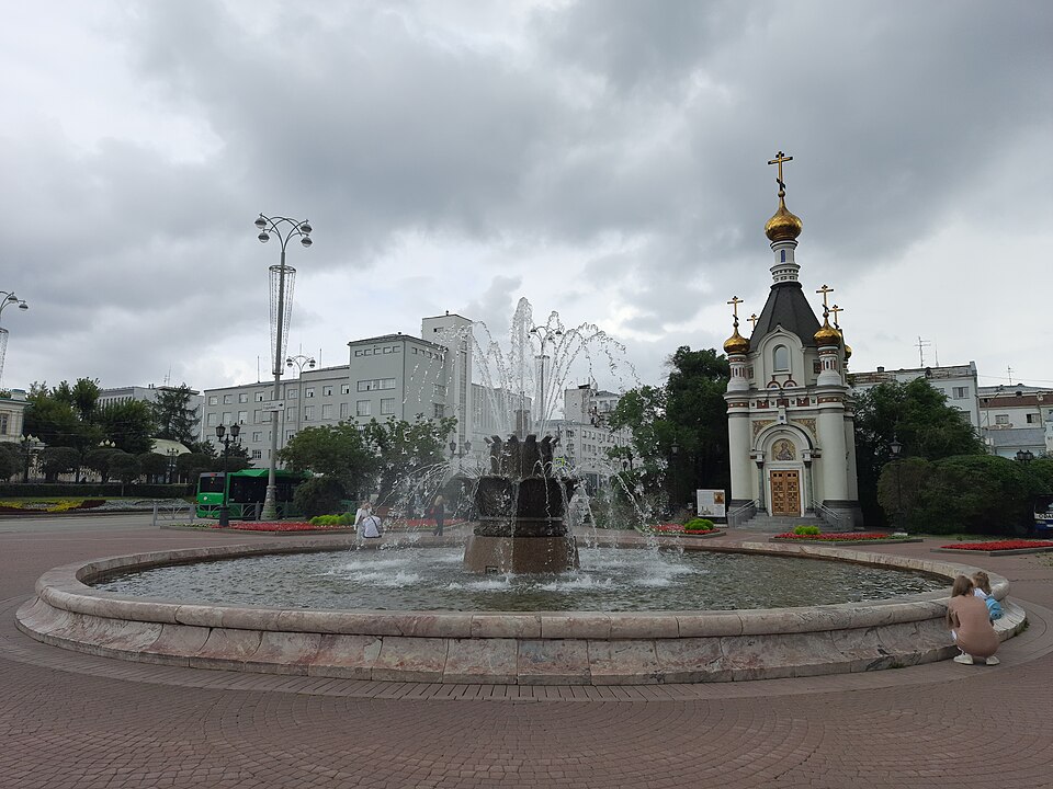 Фонтан «Каменный цветок» на Площади Труда